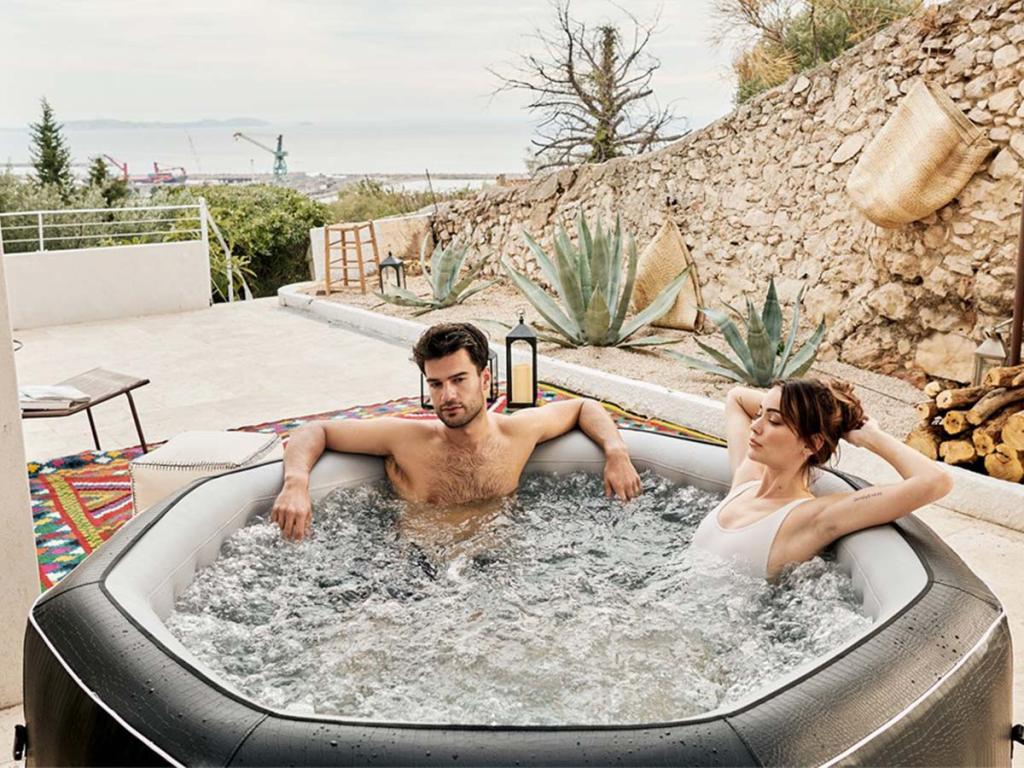 Python Octagonal Inflatable Spa with Bubbles, 5-6 Person Capacity - Chezlova YDUR16531