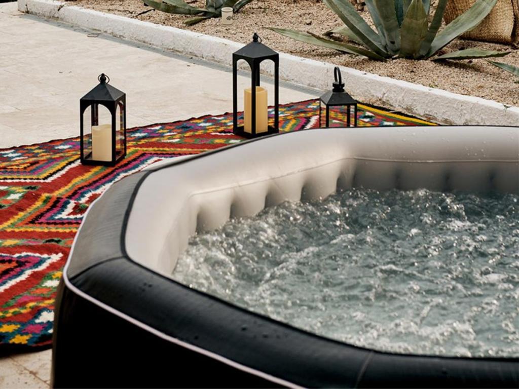 Python Octagonal Inflatable Spa with Bubbles, 5-6 Person Capacity - Chezlova YDUR16531