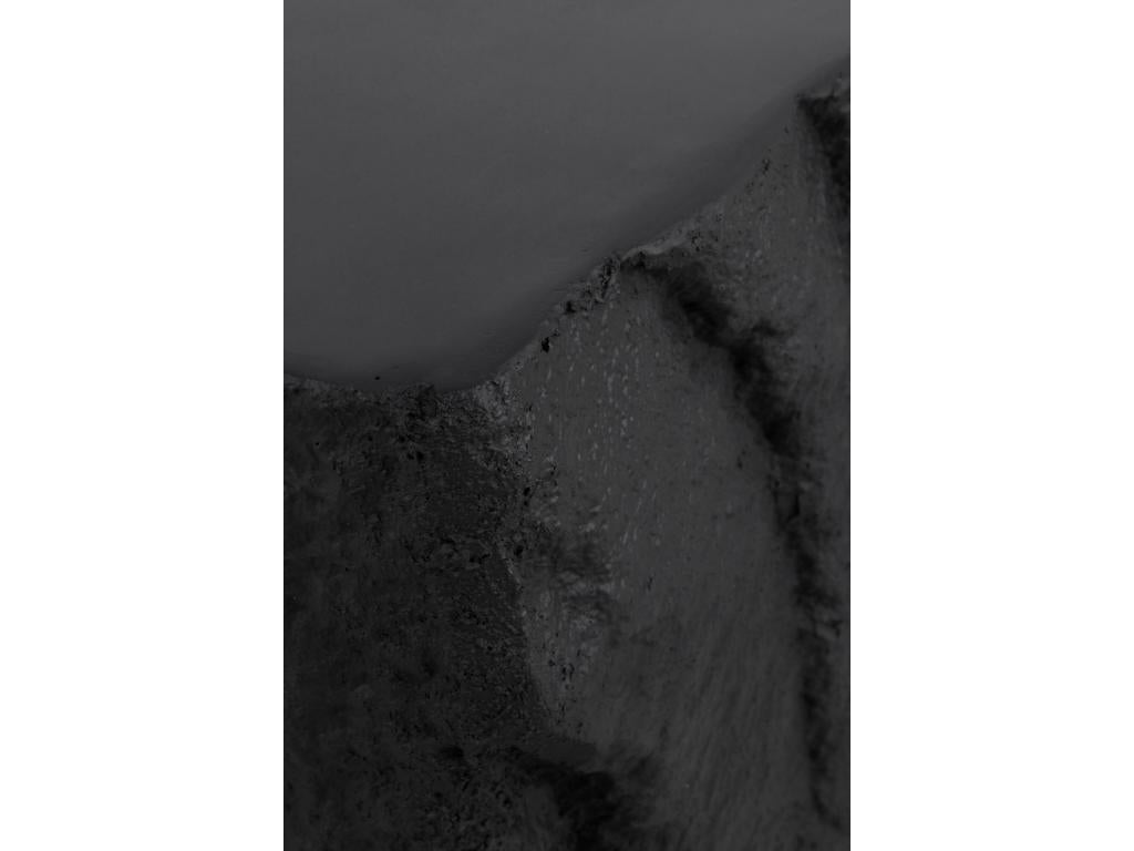 Decohaute UORN96662 polyresin stool/sideboard